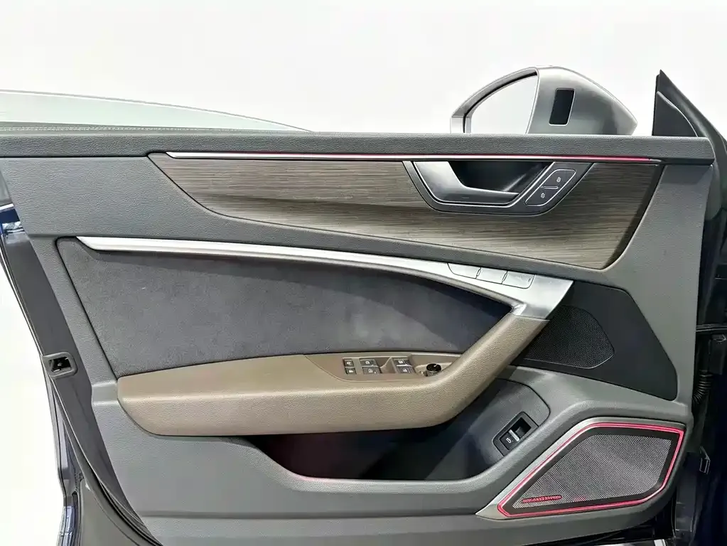 Audi A7L — фото 8