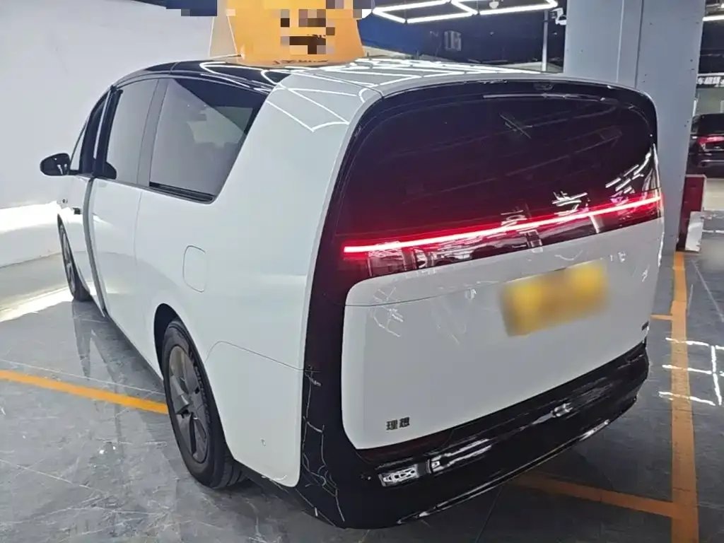 Li Auto MEGA — фото 3