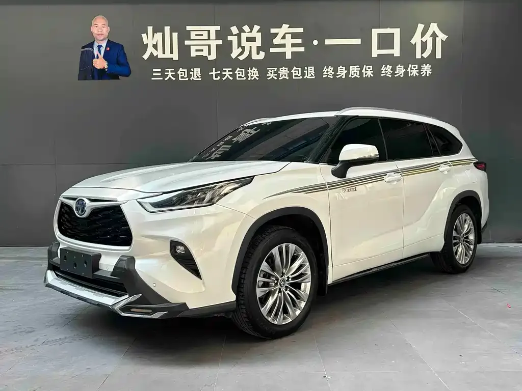 Toyota Highlander — фото 1