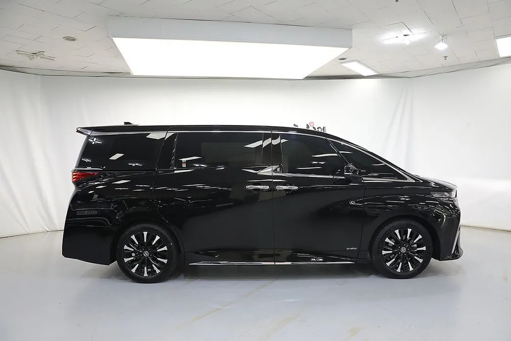 Toyota Alphard — фото 4