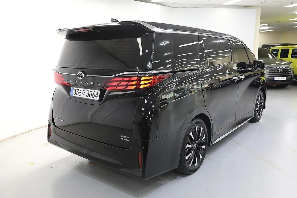 Toyota Alphard — фото 3