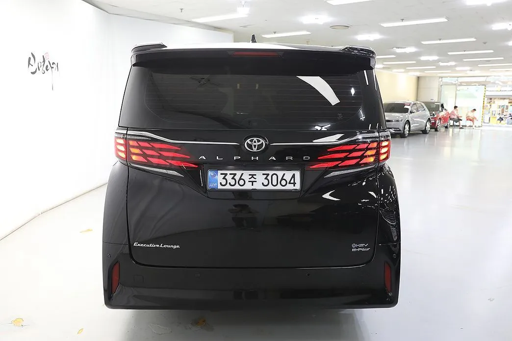 Toyota Alphard — фото 5