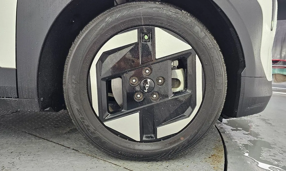 Kia EV3 — фото 9