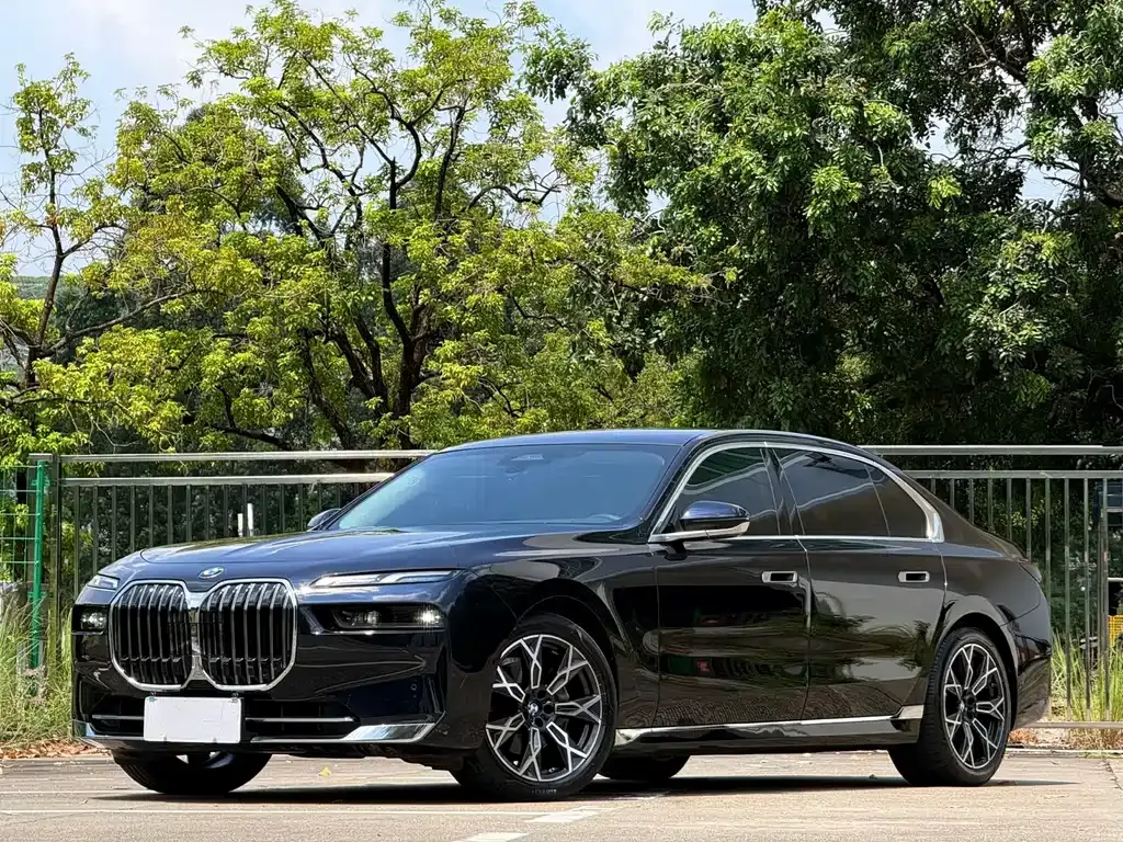 BMW 7 Series — фото 10
