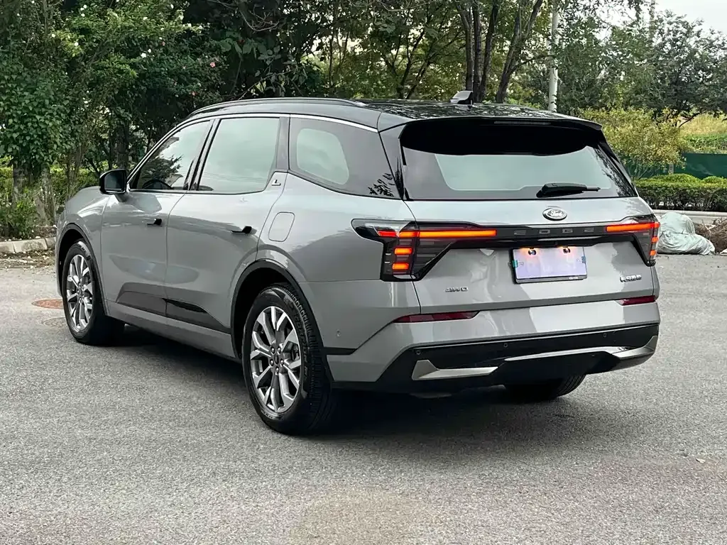 Ford Edge — фото 9