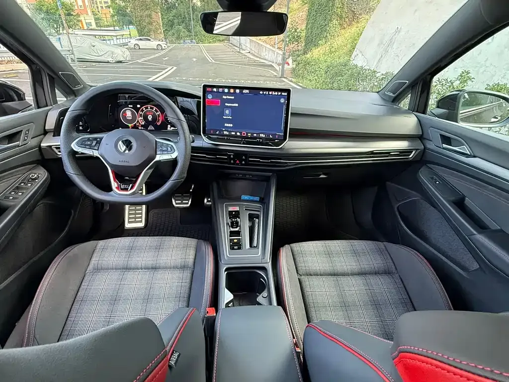 Volkswagen Golf GTI — фото 4