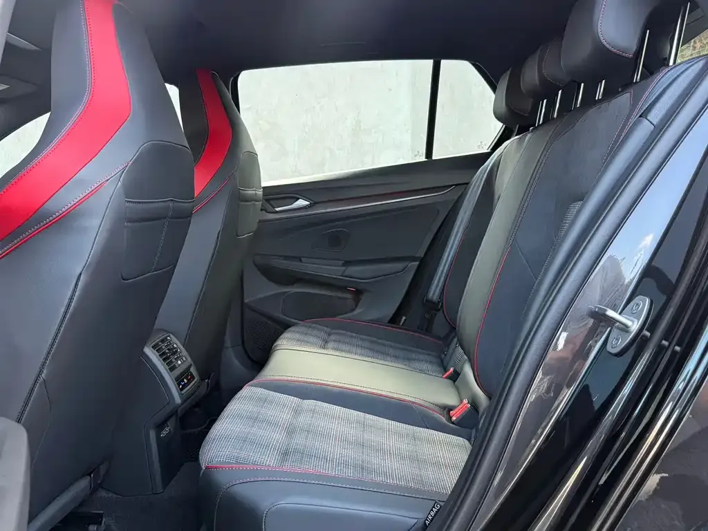 Volkswagen Golf GTI — фото 2