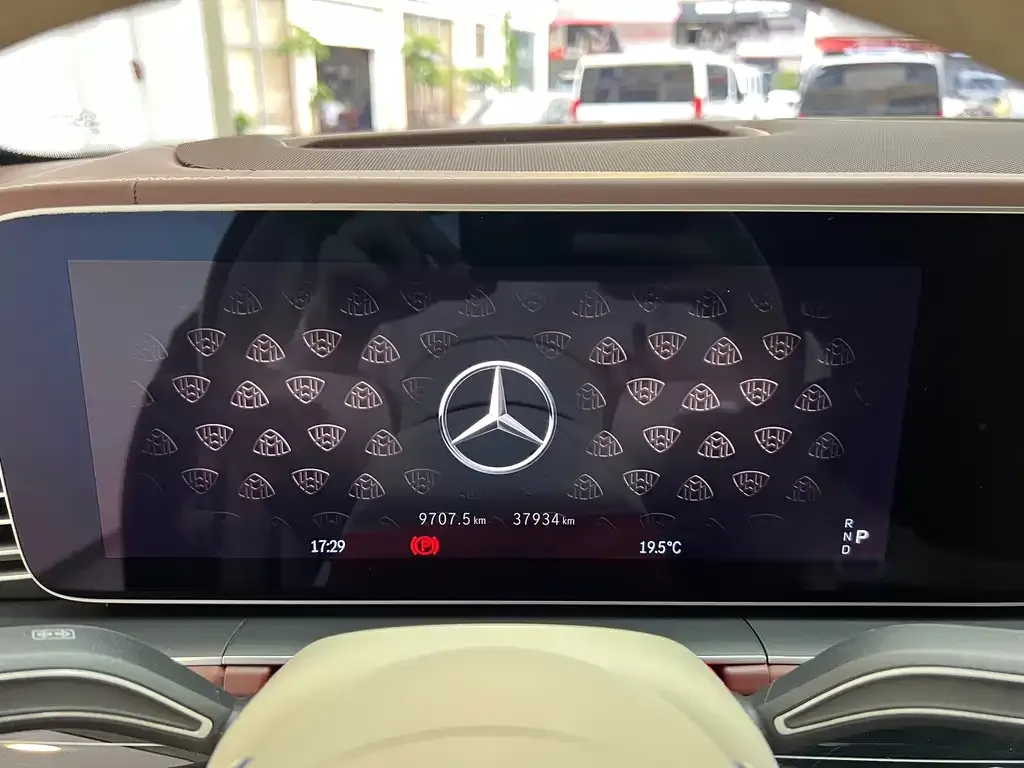 Mercedes-Benz GLS — фото 10