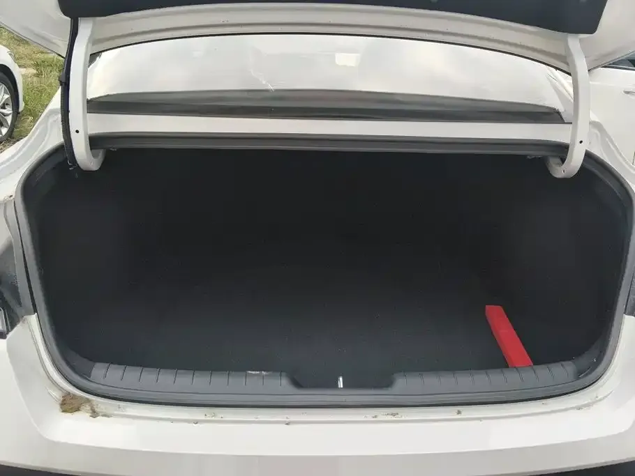 Hyundai Elantra — фото 2