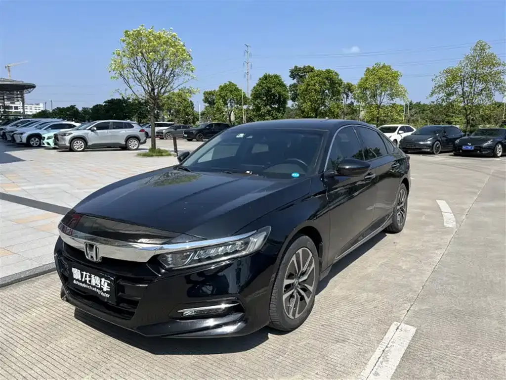 Honda Accord — фото 1