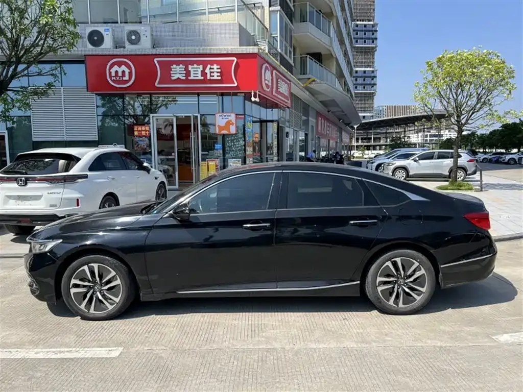 Honda Accord — фото 9