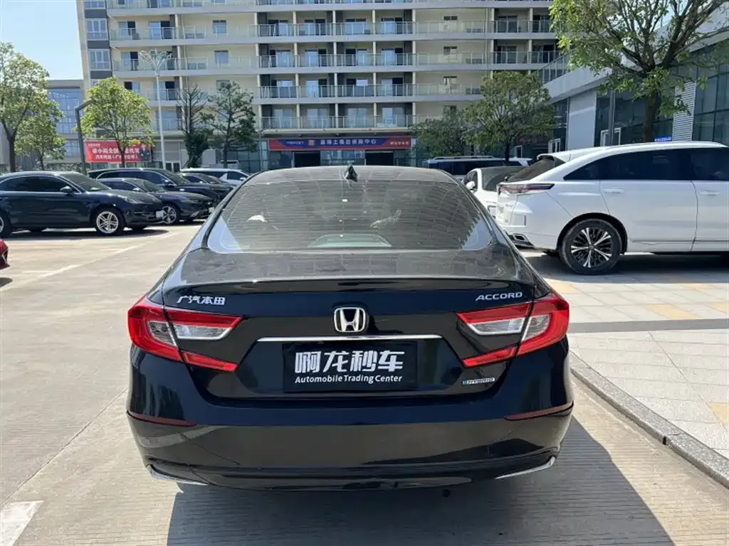 Honda Accord — фото 8