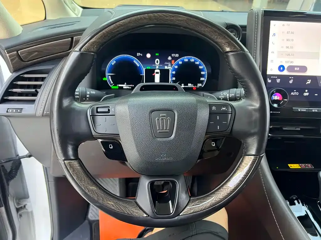 Toyota Vellfire — фото 10