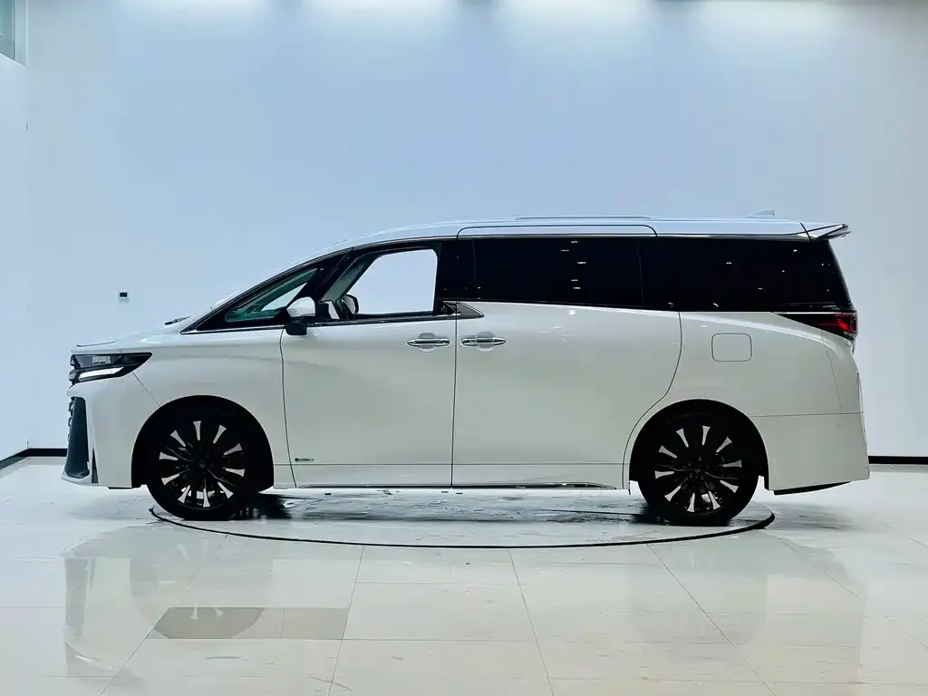 Toyota Vellfire — фото 8