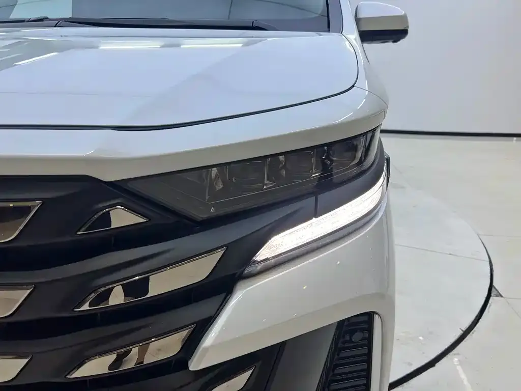 Toyota Vellfire — фото 9