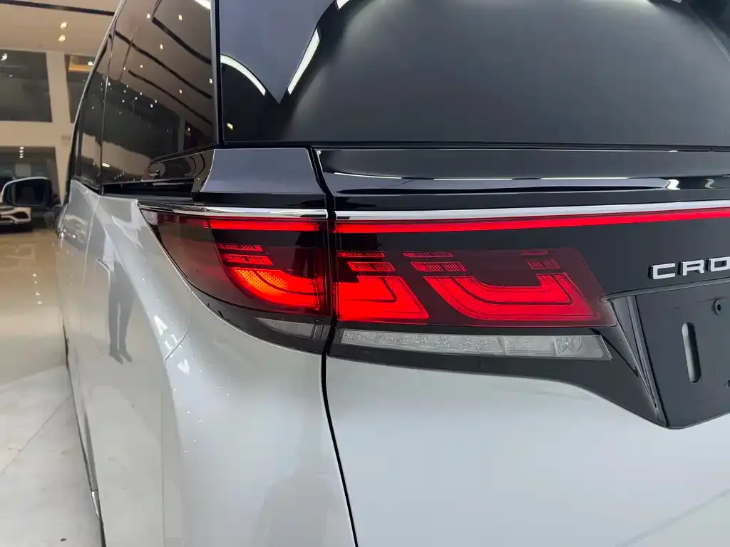 Toyota Vellfire — фото 3