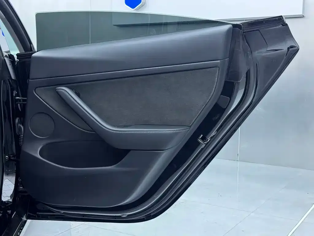 Tesla Model 3 — фото 2