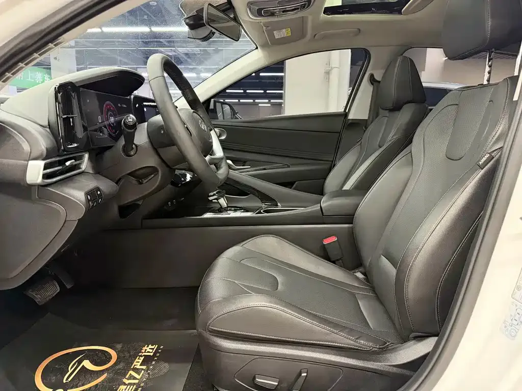 Hyundai Elantra — фото 4
