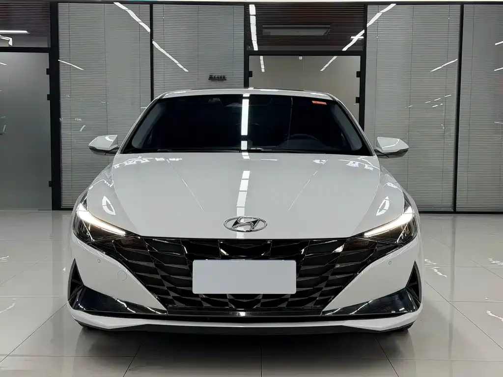 Hyundai Elantra — фото 5