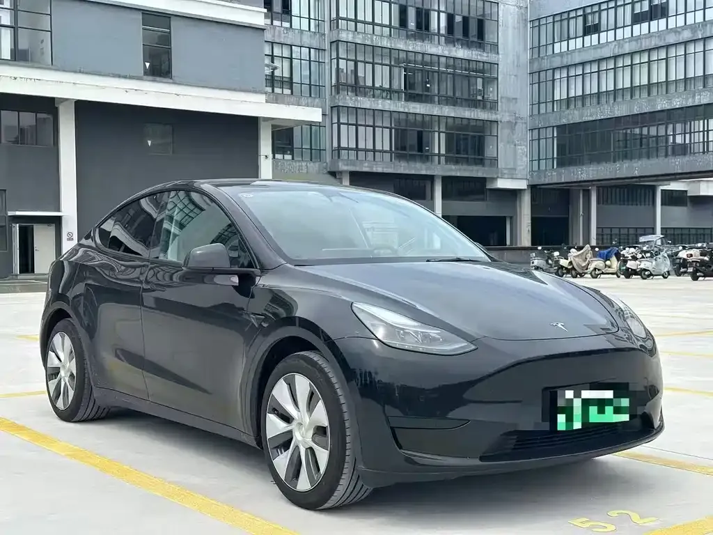 Tesla Model Y — фото 8