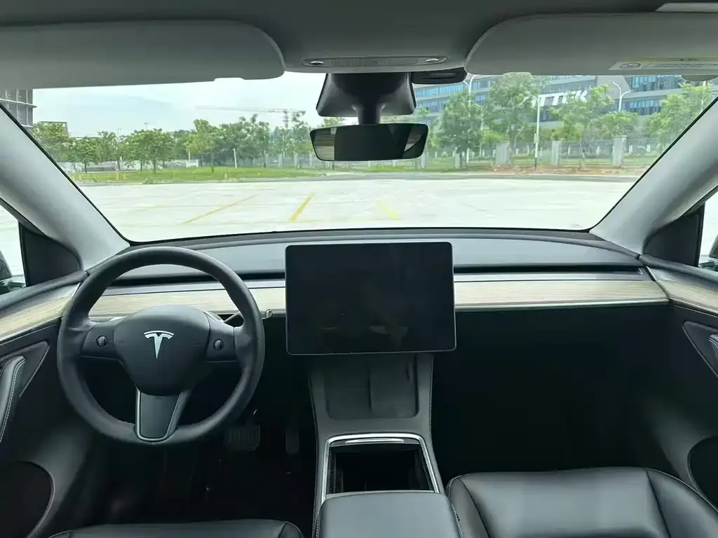 Tesla Model Y — фото 2