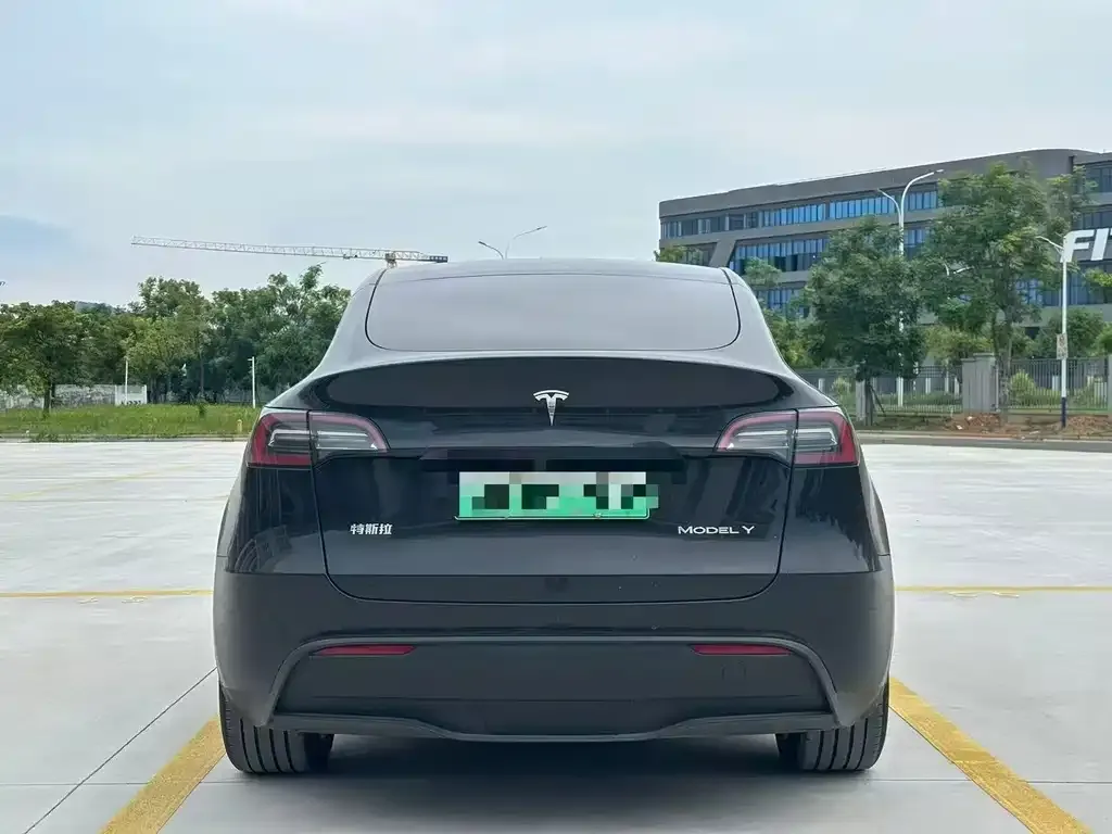 Tesla Model Y — фото 7