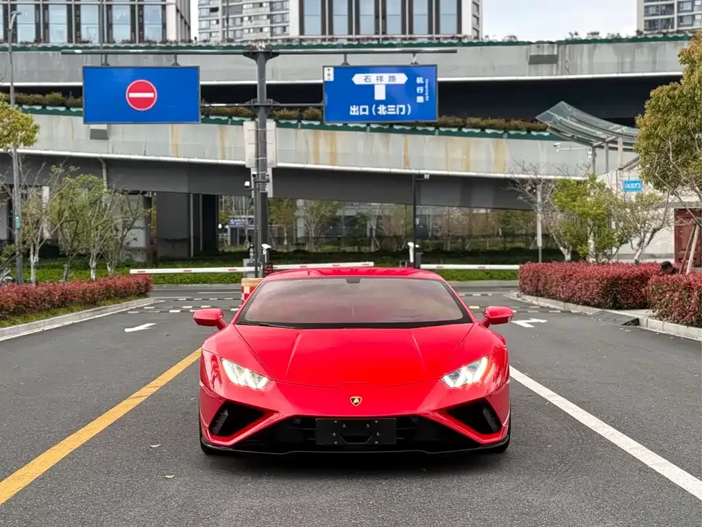 Lamborghini Huracan — фото 1