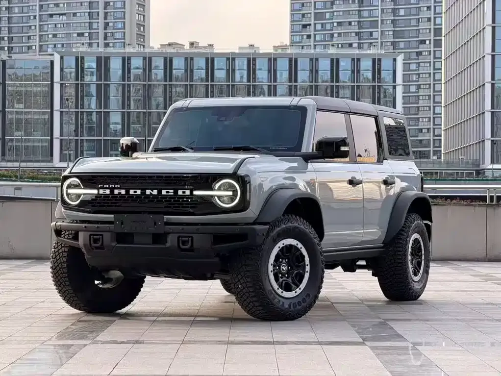 Ford Bronco — фото 1