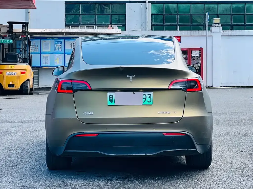 Tesla Model Y — фото 4