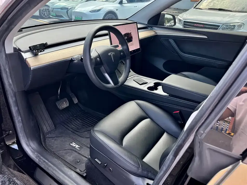 Tesla Model Y — фото 2