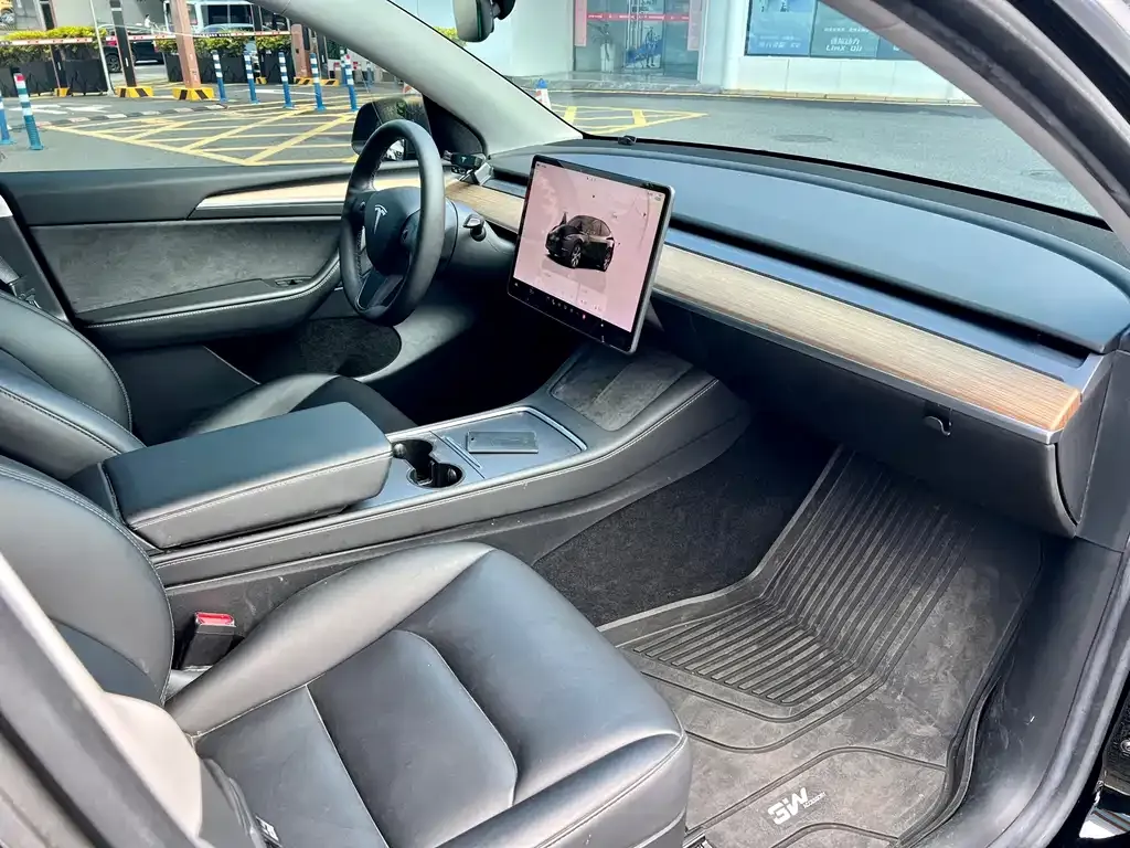 Tesla Model Y — фото 6