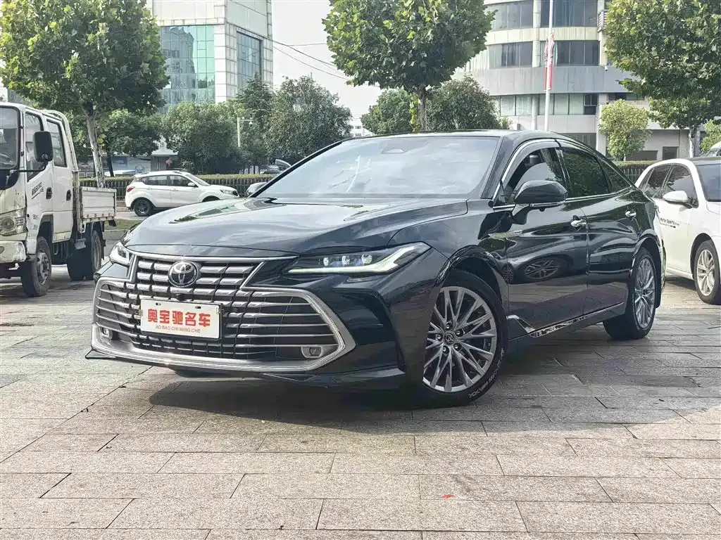 Toyota Avalon — фото 1