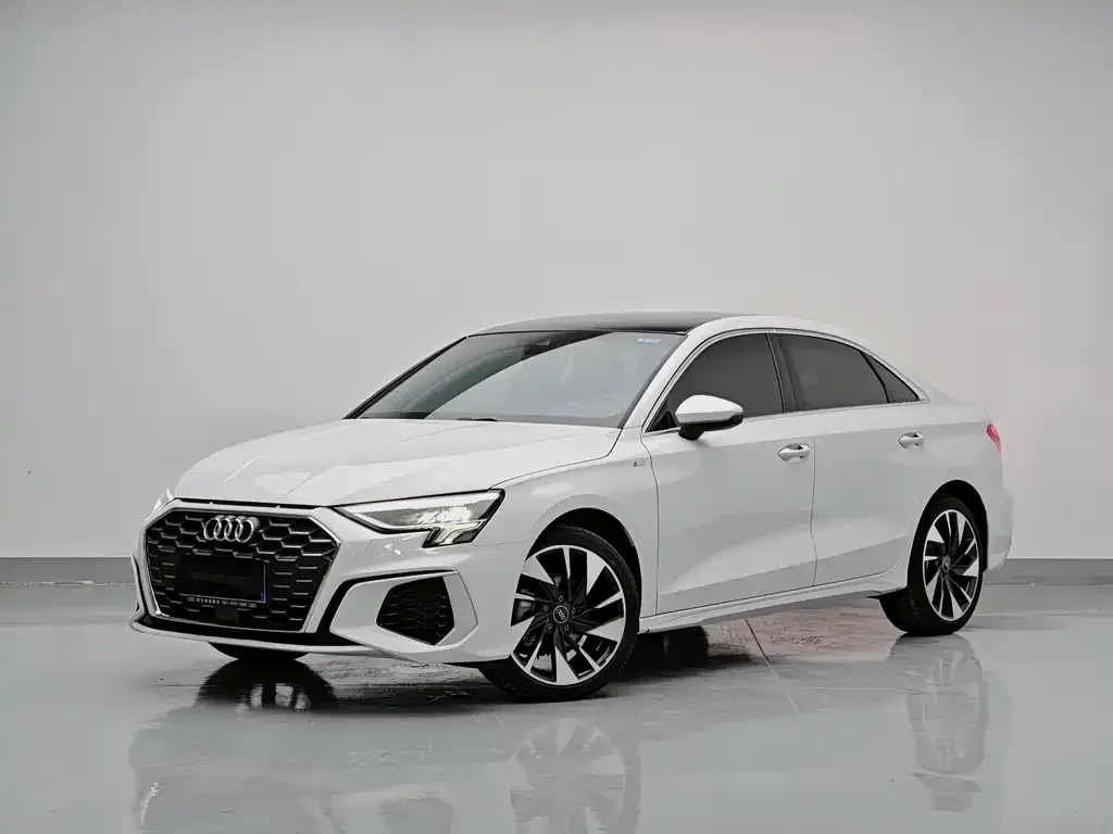 Audi A3 — фото 1