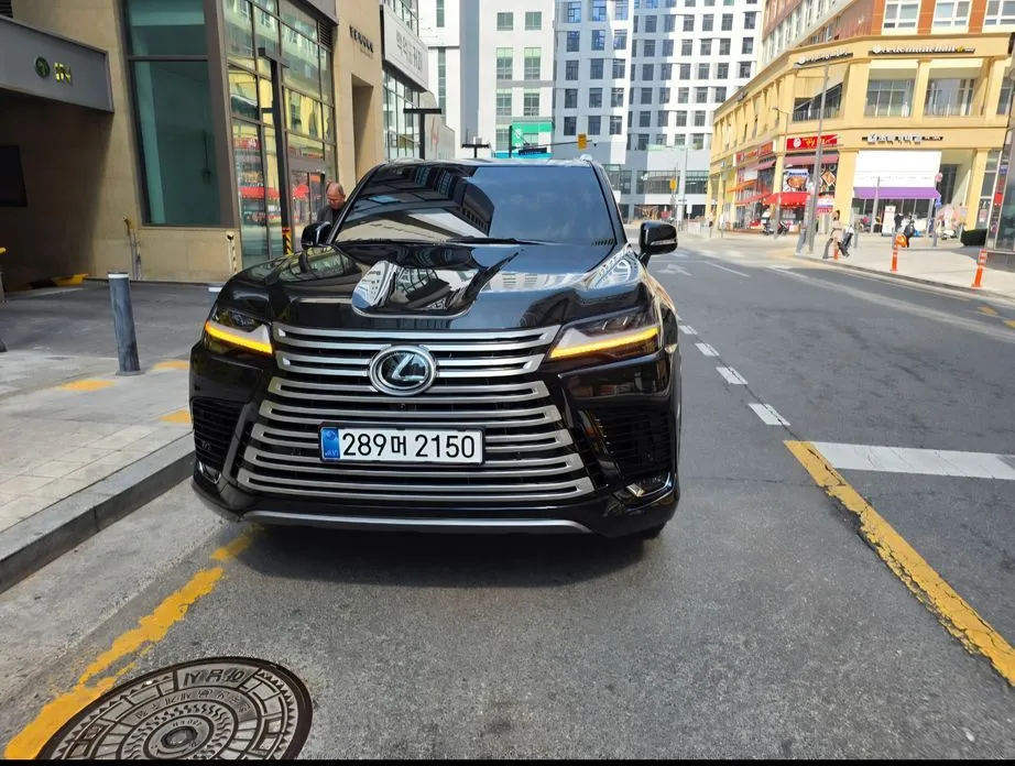 Lexus LX — фото 1