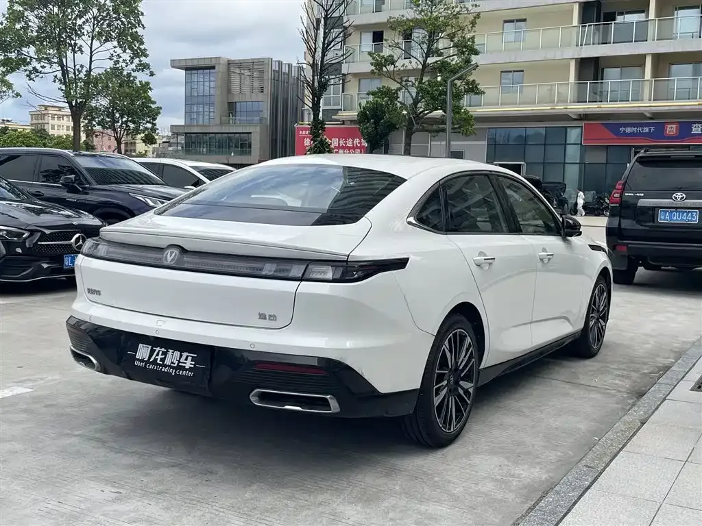 Changan Eado — фото 9