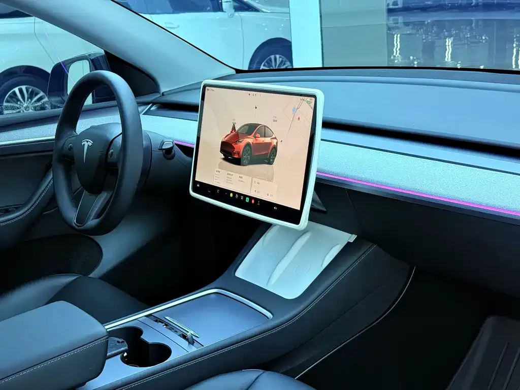 Tesla Model Y — фото 8