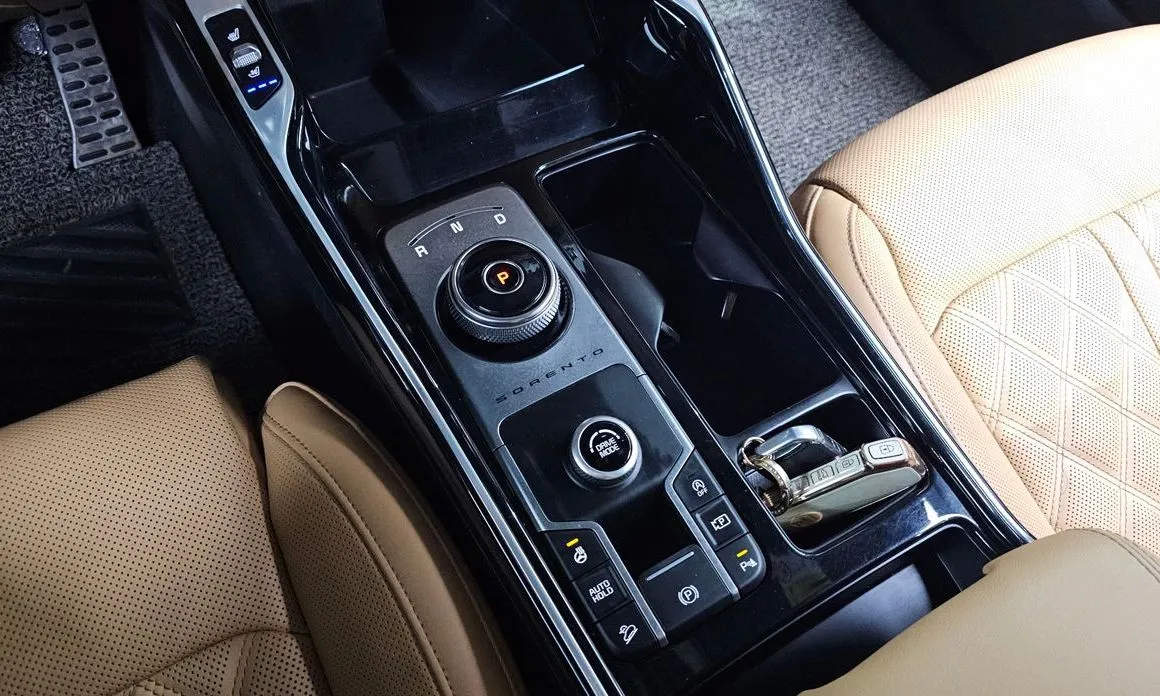 Kia Sorento — фото 9