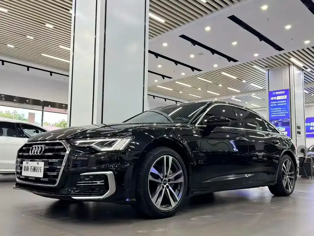 Audi A6L — фото 1