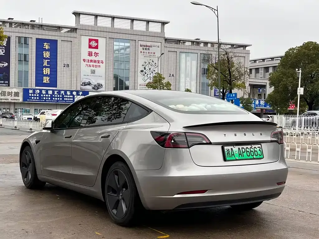 Tesla Model 3 — фото 4