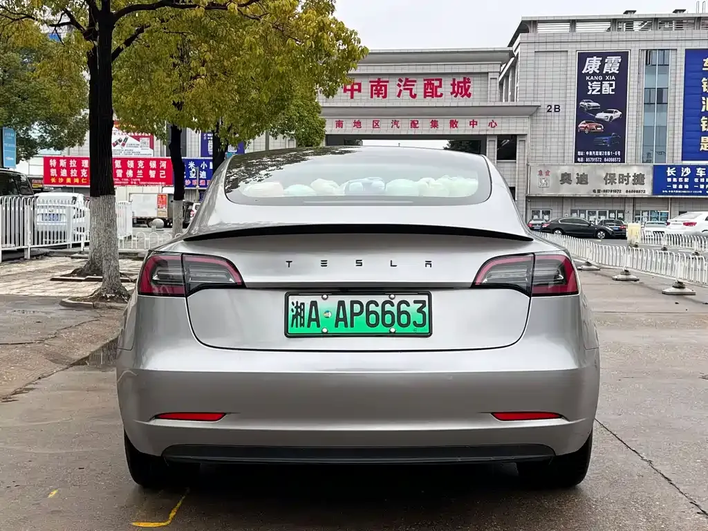 Tesla Model 3 — фото 5