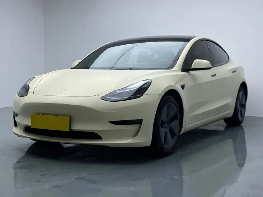 Tesla Model 3 — фото 1