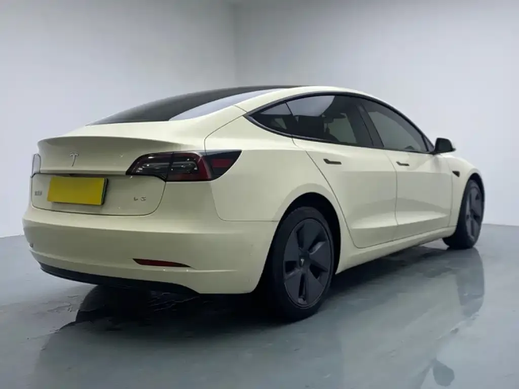 Tesla Model 3 — фото 9
