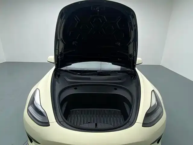 Tesla Model 3 — фото 8
