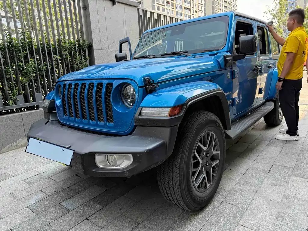 Jeep Wrangler PHEV — фото 7