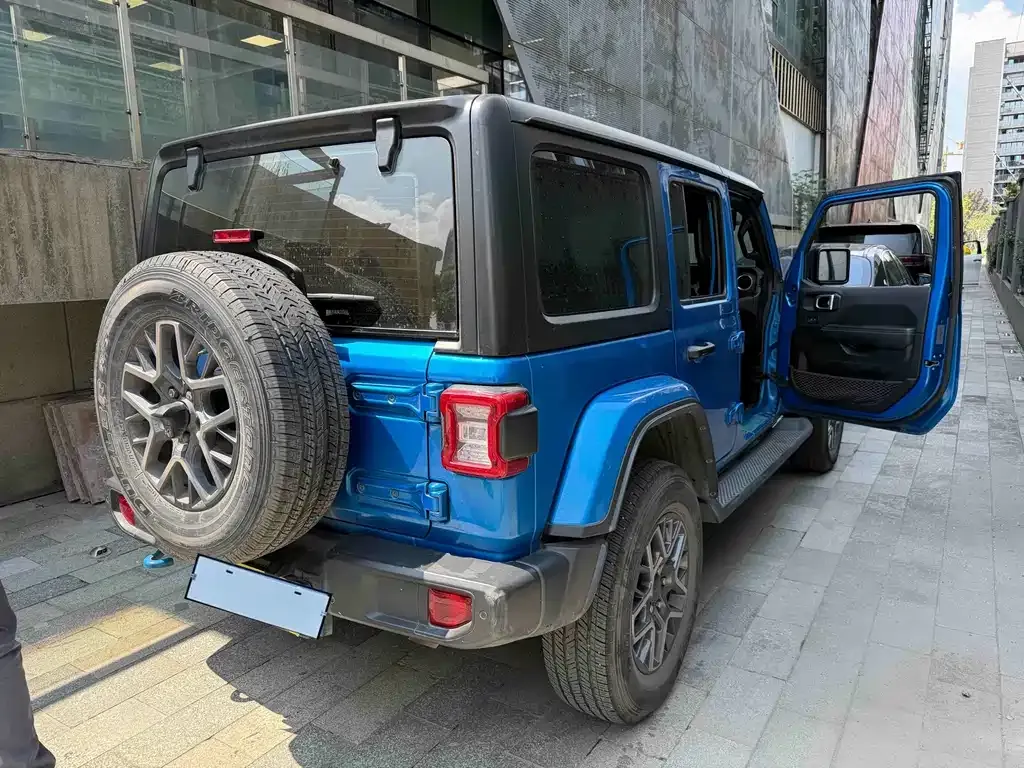 Jeep Wrangler PHEV — фото 4