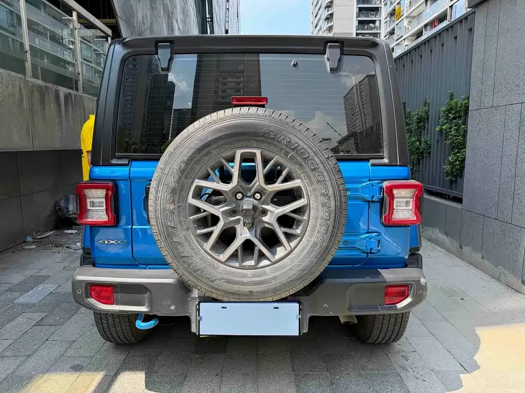 Jeep Wrangler PHEV — фото 3