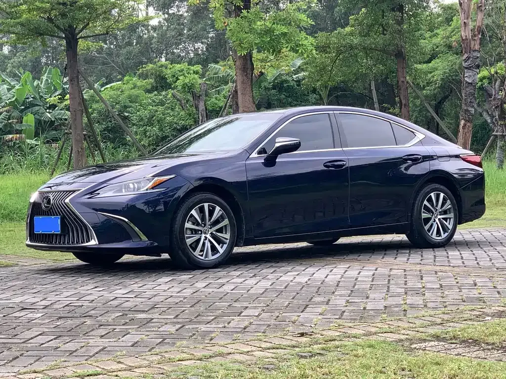 Lexus ES — фото 1