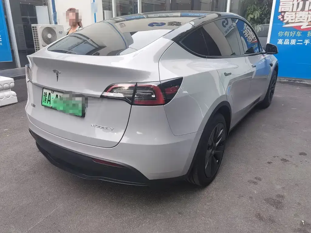 Tesla Model Y — фото 4