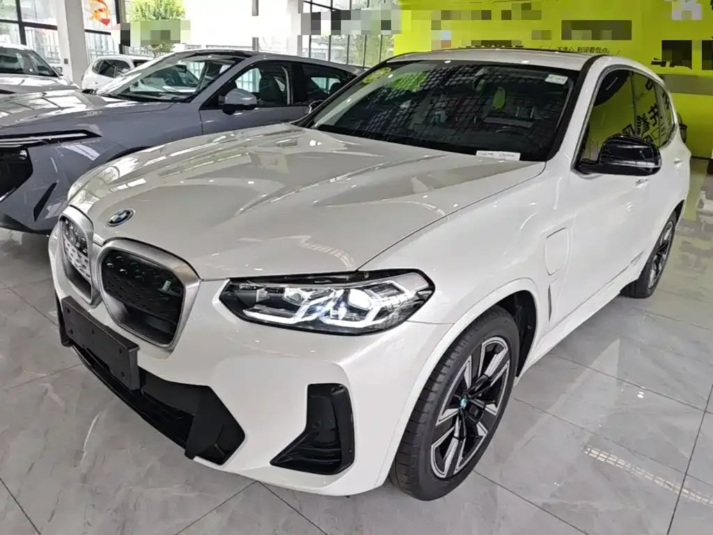 BMW iX3 — фото 1