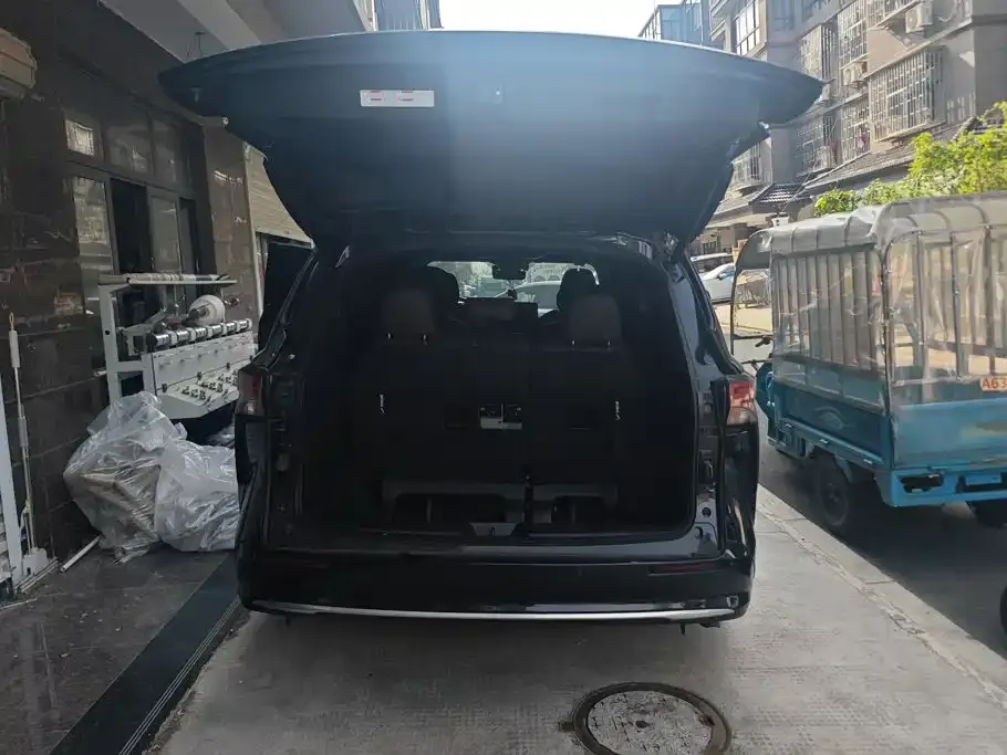 Toyota Sienna — фото 3